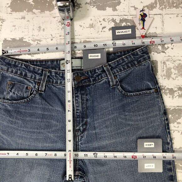 Levi's Signature Series Jeans 12 Women Boot Cut 30x28 Blue Mid Rise Light Wash - Picture 12 of 14